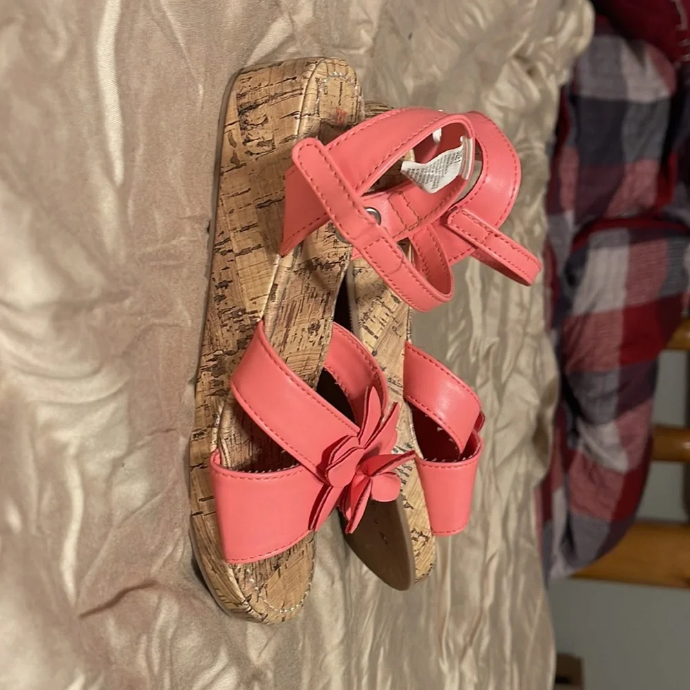 Adorable girls wedges. Size 1. EUC - Picture 4 of 6